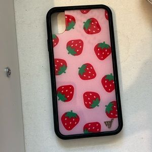 Wildflower strawberries case